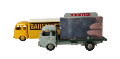 un camion et un bus miniatures sur fond blanc