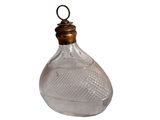 une image représentant une bouteille en verre transparent munie d'un bouchon en bois