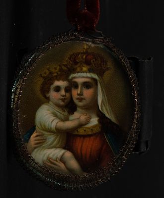 Belle relique coloniale en filigrane avec la Vierge à l'Enfa…