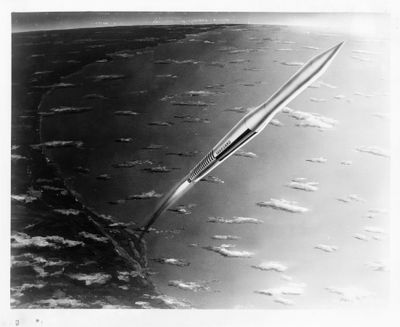 photographie en noir et blanc d'un avion survolant l'océan