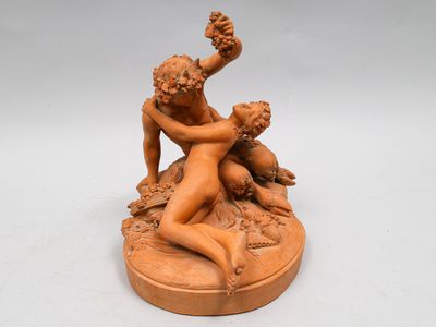 une image représentant une statue d'un homme et d'une femme sur un rocher