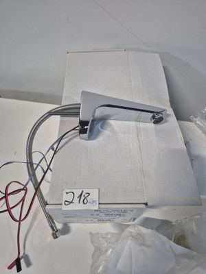 Lot composé de 2 robinets électroniques muraux PORCHER Okyri…