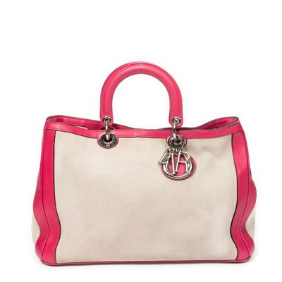 DIOR - SAC à main modèle "Large Diorissimo Tote" en toile be…