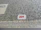 un gros plan sur un morceau de tissu sur lequel figure le chiffre vingt