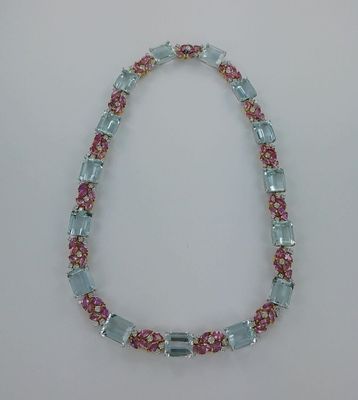 Important collier deux ors serti d'aigues marines (environ 9…