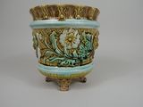 une image représentant un vase orné d'un motif floral