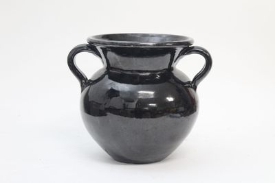 Important vase balustre en terre cuite à glaçure noire H.