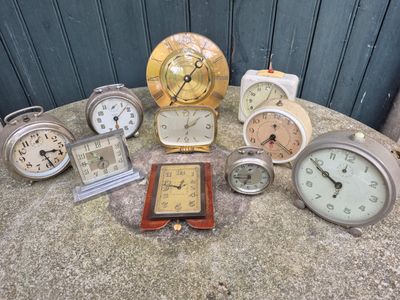 many different types of clocks sitting on a table
