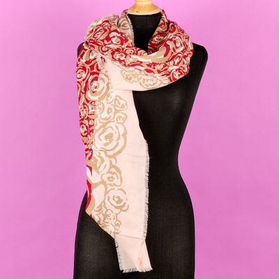 une écharpe rouge et blanche sur un mannequin, un mannequin, un mannequin, un mannequin, un mannequin, un mannequin, un mannequin, un mannequin, un mannequin, un mannequin, un mannequin, un mannequin, un mannequin, un mannequin, un mannequin, un mannequin, un mannequin, un mannequin, un mannequin, un mannequin, un mannequin, un mannequin, un mannequin, un mannequin, un mannequin, un mannequin, un mannequin, un mannequin, un mannequin, un mannequin, un mannequin, un mannequin, un mannequin,