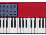 un gros plan sur un clavier rouge et blanc dans un boîtier rouge