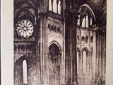 un dessin en noir et blanc représentant une cathédrale avec une horloge accrochée au mur