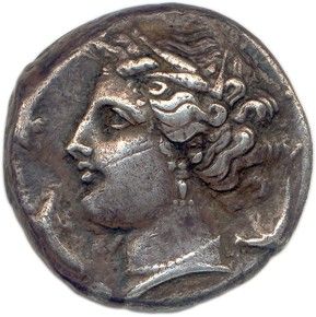 une pièce d'argent portant une tête de femme