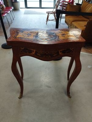 Console formant able à jeux en bois de placage et décor en m…