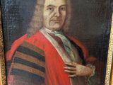 portrait d'un homme vêtu d'une robe rouge tenant un verre de vin