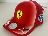 casquette Ferrari signée par le pilote de l'écurie Ferrari