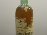 une bouteille de bière posée sur une table