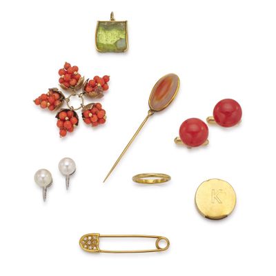 several pieces of jewelry including a broochet, a pin, a broochet, a pin, and a broochet