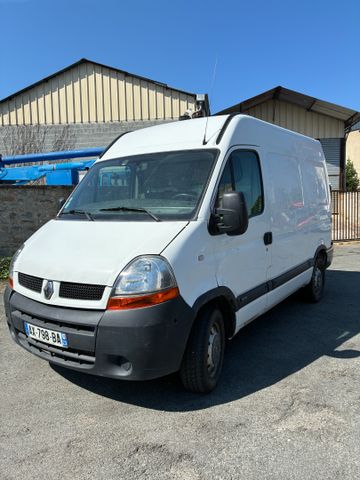 Véhicule utilitaire RENAULT Master immatriculé AX-798-BA, 1ère mi...