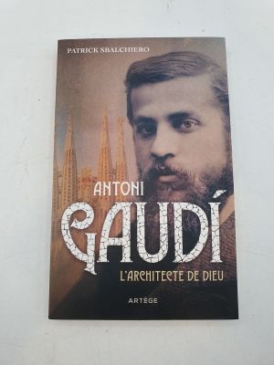 une image représentant un livre sur lequel figure la photo d'un homme barbu