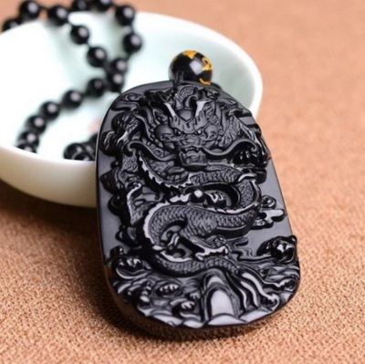 Lot de 127 Colliers Dragon en Obsidienne Noire - vendus dans…