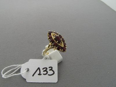 une photo d'une bague à laquelle est attachée une étiquette