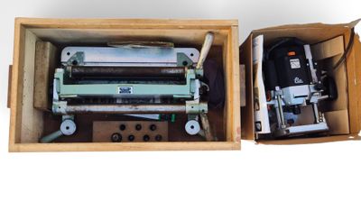 une boîte contenant une machine à écrire