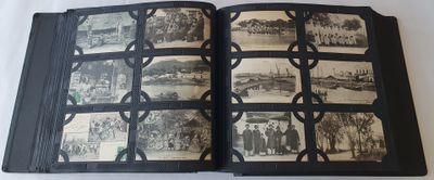 un livre avec des photos de personnes, posé sur une table