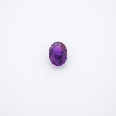 RARE SAPHIR SUR PAPIER De taille ovale, pesant 8,21 cts, de …