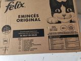 une boîte de nourriture pour chat « Feli's Original » posée sur une table