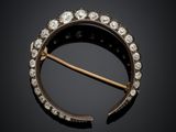 une broche ancienne en diamants et or