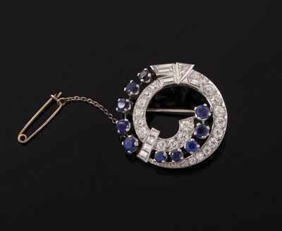 une broche ancienne en saphir et diamants