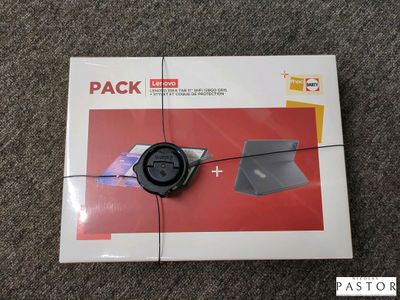 the packaging for a laptop computer is shown on the floor
