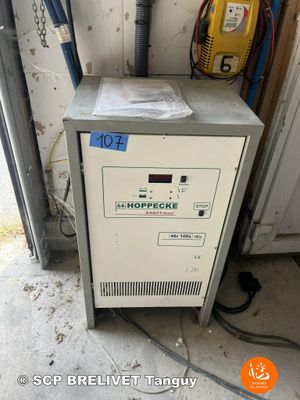 a machine that is sitting inside of a garage