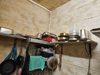 Ensemble de vaisselle pour environ 25 couverts et gamelles