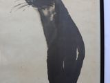 une photo d'un chat accrochée au mur