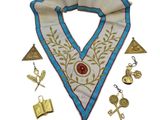 une image représentant une écharpe maçonnique ornée d'une croix et d'autres éléments