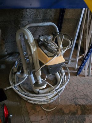 un tas de fils et encore des fils par terre