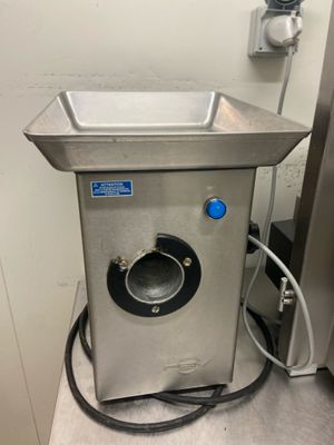 l'image d'une machine posée sur un comptoir
