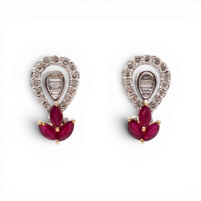 paire de boucles d'oreilles rubis et diamants