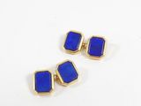 une paire de boucles d'oreilles en or et lapis-lazuli