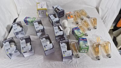 many different types of light bulbs on the table
