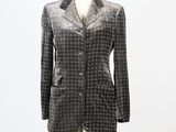 une veste noire et blanche sur un mannequin mannequin mannequin mannequin mannequin mannequin mannequin mannequin mann