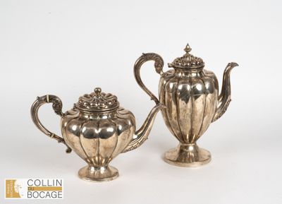 Théière et verseuse en argent 800°/°° à décor de larges côte… - Photo 1