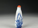 a white and blue glass snuff bottle with a flower design