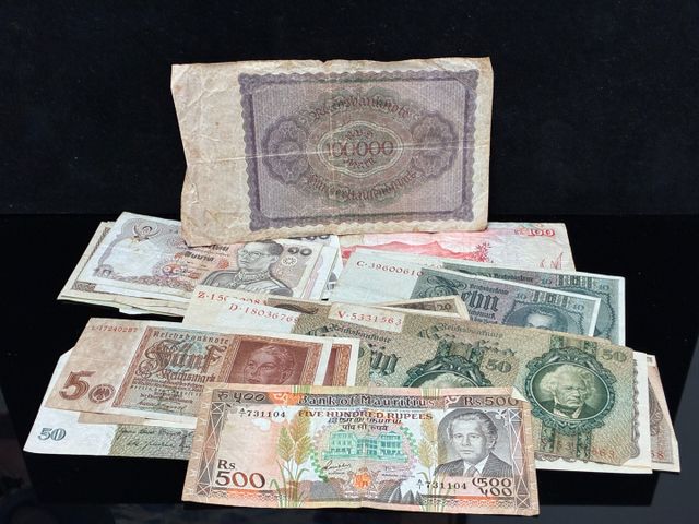 Lot de 20 billets de banque Allemagne, 1x RS100 Bank of Mauritius...