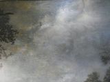 une image d'un tableau sur le mur d'une pièce