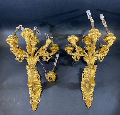 paire d'appliques murales françaises anciennes en cuivre doré