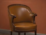 une image représentant un fauteuil en cuir marron dans une pièce aux murs rouges