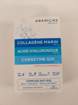 un gros plan sur un flacon de collagène marin et d'acide hyaluronique
