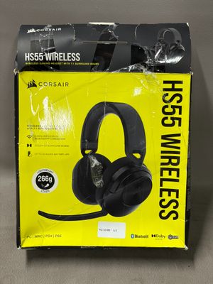 La boîte du casque est ouverte et le casque est prêt à l'emploi.